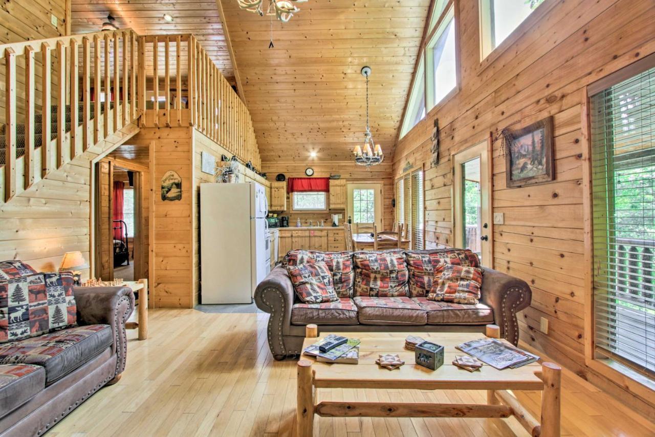 Cabin With Hot Tub And Deck About 12 Mi To Pigeon Forge! Sevierville Exterior photo