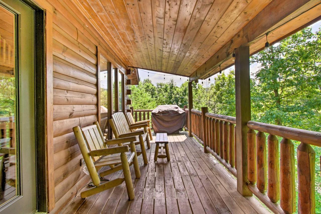 Cabin With Hot Tub And Deck About 12 Mi To Pigeon Forge! Sevierville Exterior photo