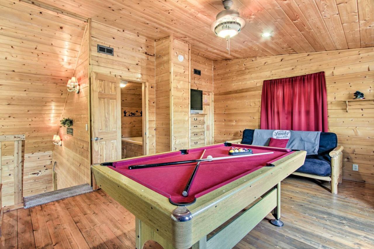 Cabin With Hot Tub And Deck About 12 Mi To Pigeon Forge! Sevierville Exterior photo