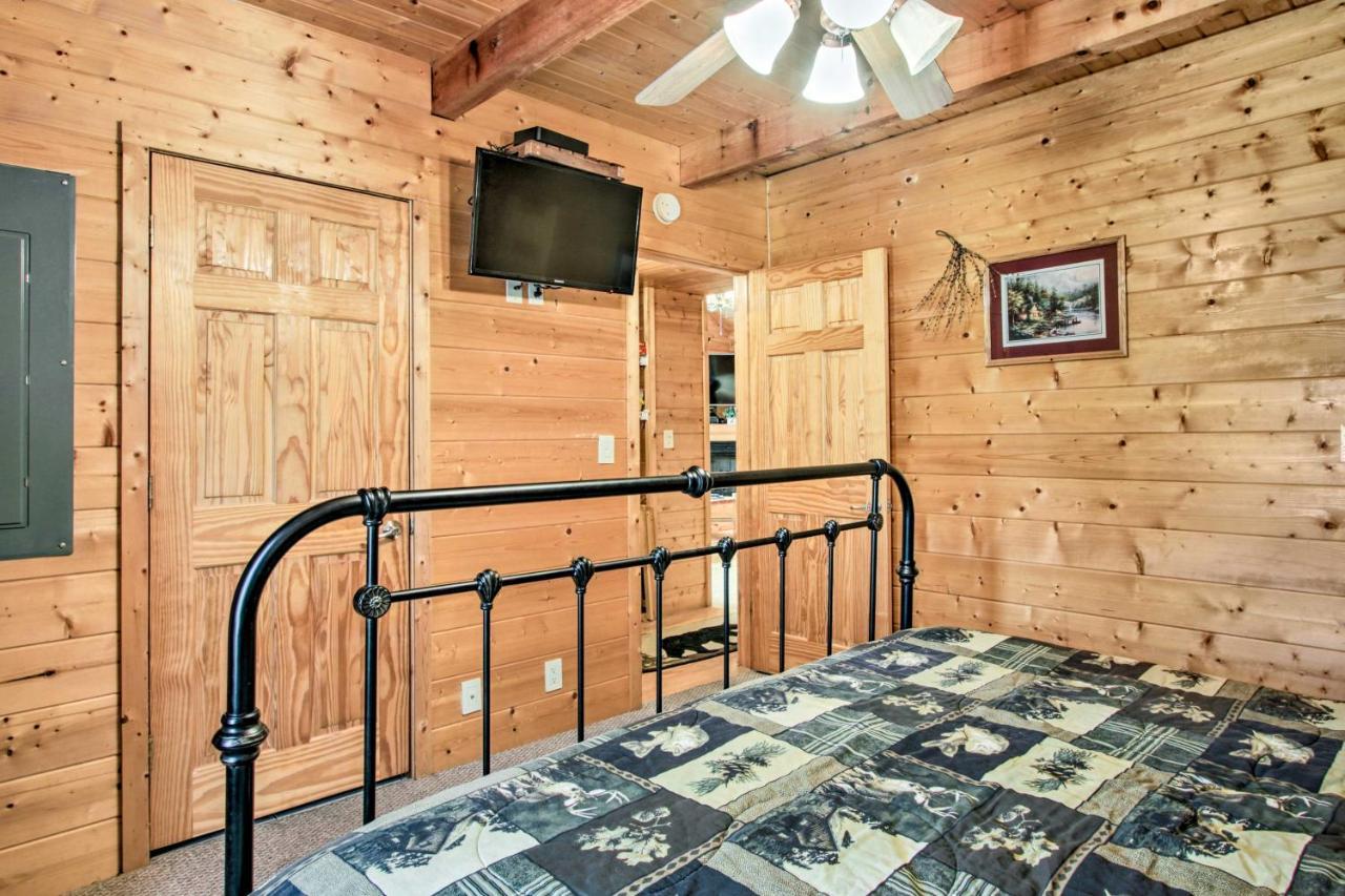 Cabin With Hot Tub And Deck About 12 Mi To Pigeon Forge! Sevierville Exterior photo