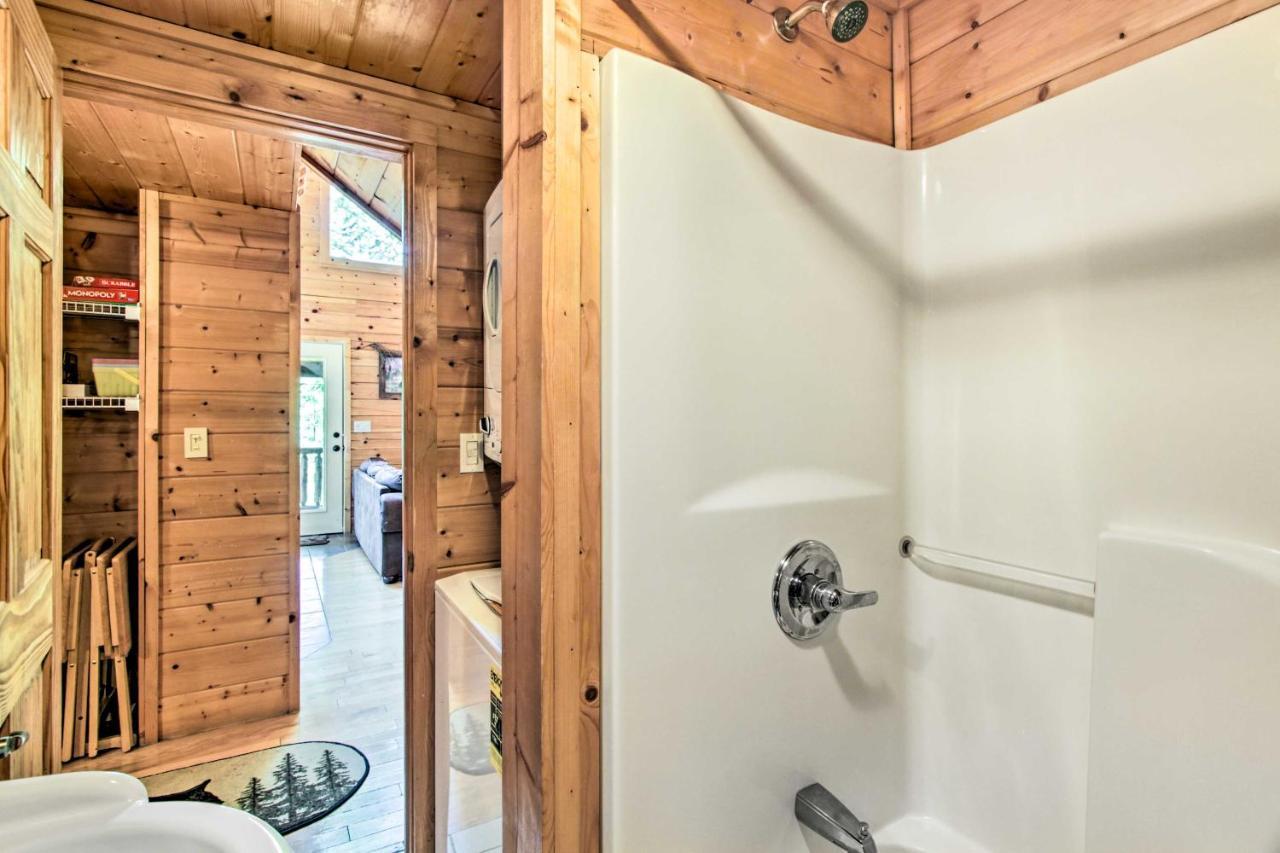 Cabin With Hot Tub And Deck About 12 Mi To Pigeon Forge! Sevierville Exterior photo